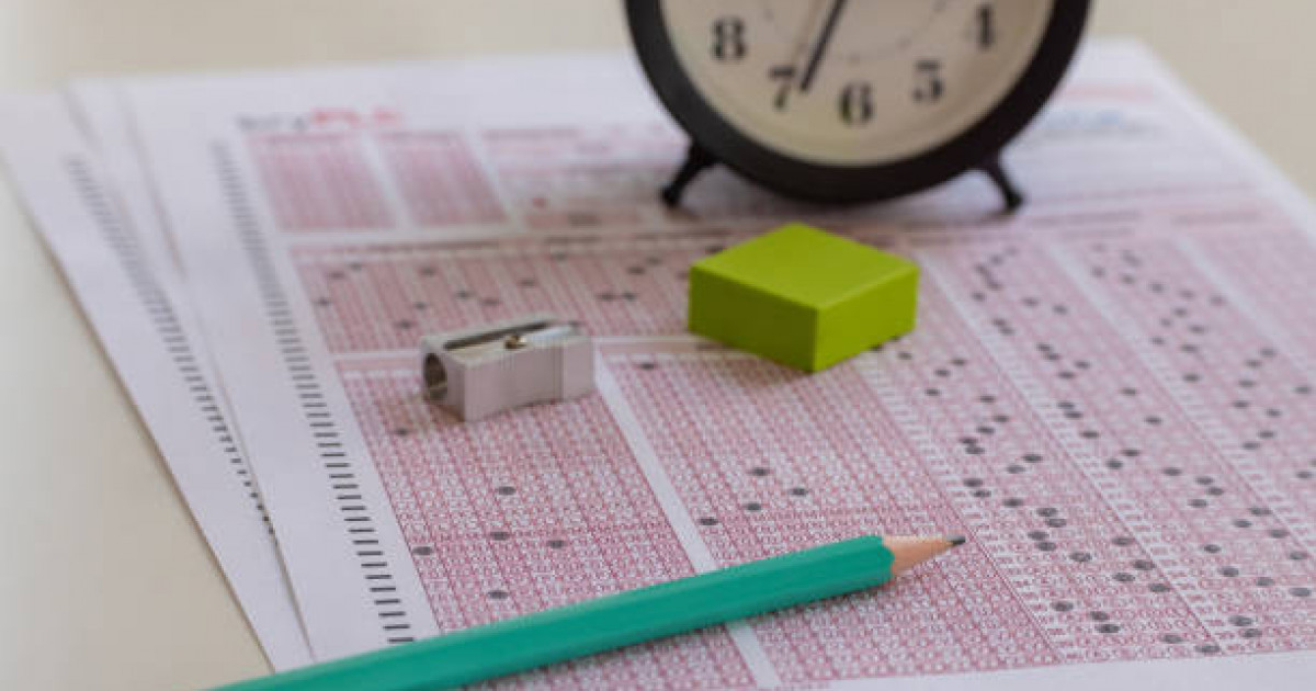 «1 миллион теңге бер!»: Қазақстанда ҰБТ тапсыруға «көмектеспек» болған мұғалім ұсталды