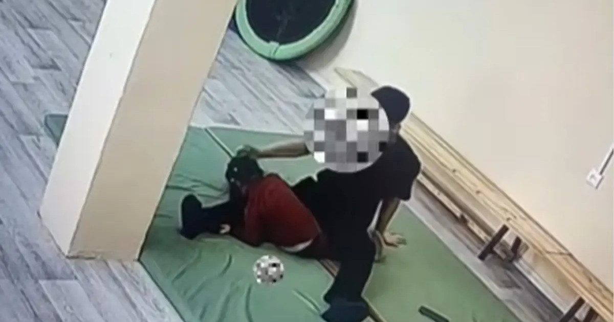 «30 минут бойы қинаған»: Екібастұзда жаттықтырушы ерекше балаға қатыгездік жасаған