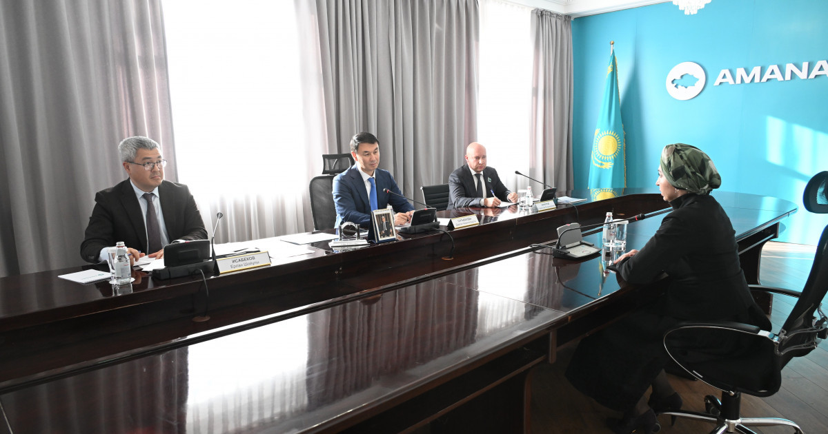 Алматы қаласының әкімі Дархан Сатыбалды «AMANAT» партиясында азаматтарды жеке қабылдады