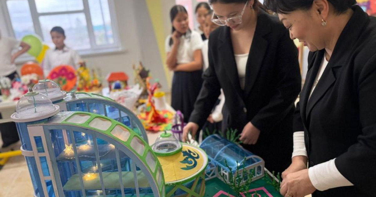 Астаналық оқушы болашақ мектебінің үлгісін жасады