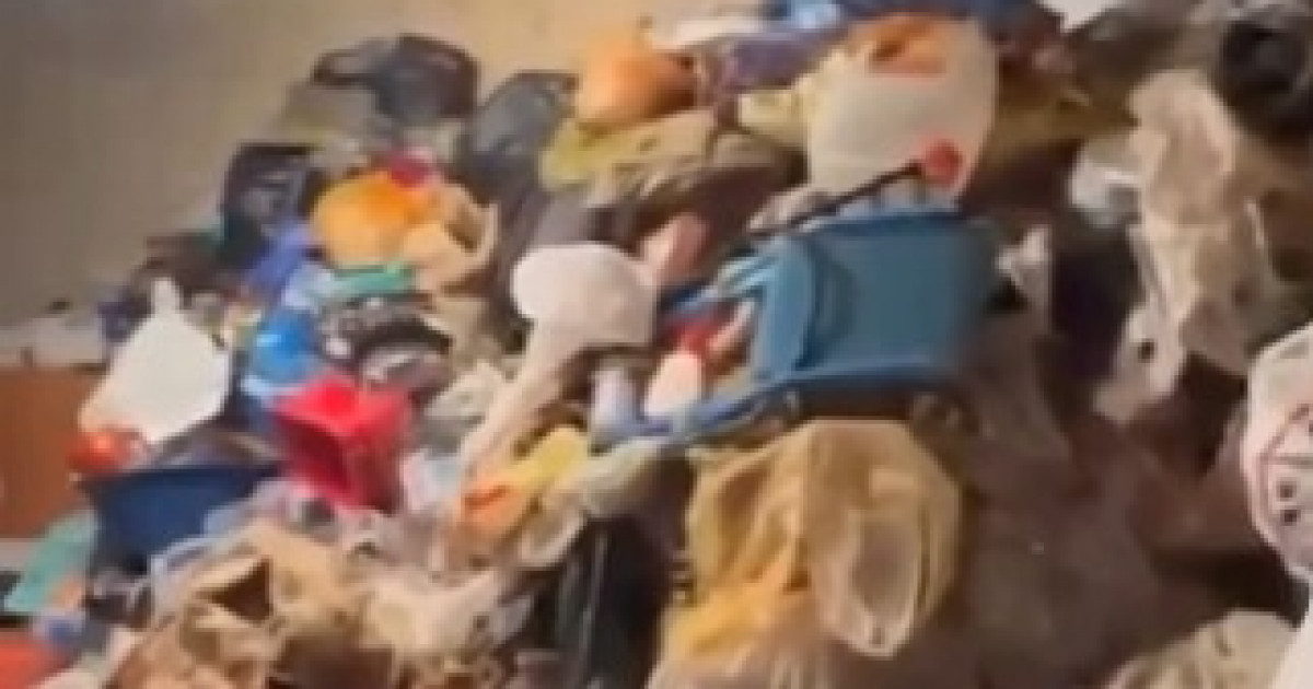 Атырауда балалар ата-анасымен бірге қоқыстың арасында өмір сүрген