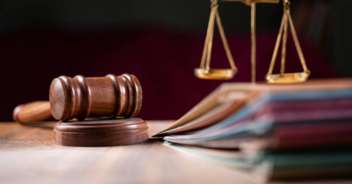 Атырауда мүмкіндігі шектеулі зейнеткерге қастандық жасады: сірке қышқылын шашып, алтын бұйымдарын алып кеткен