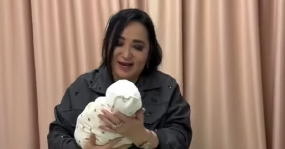 Гүлзира Айдарбекова немерелі болды (видео)