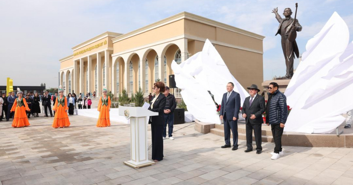 Нұрғиса Тілендиевтің туған жерінде ескерткіші бой көтеріп, мәдениет үйі ашылды