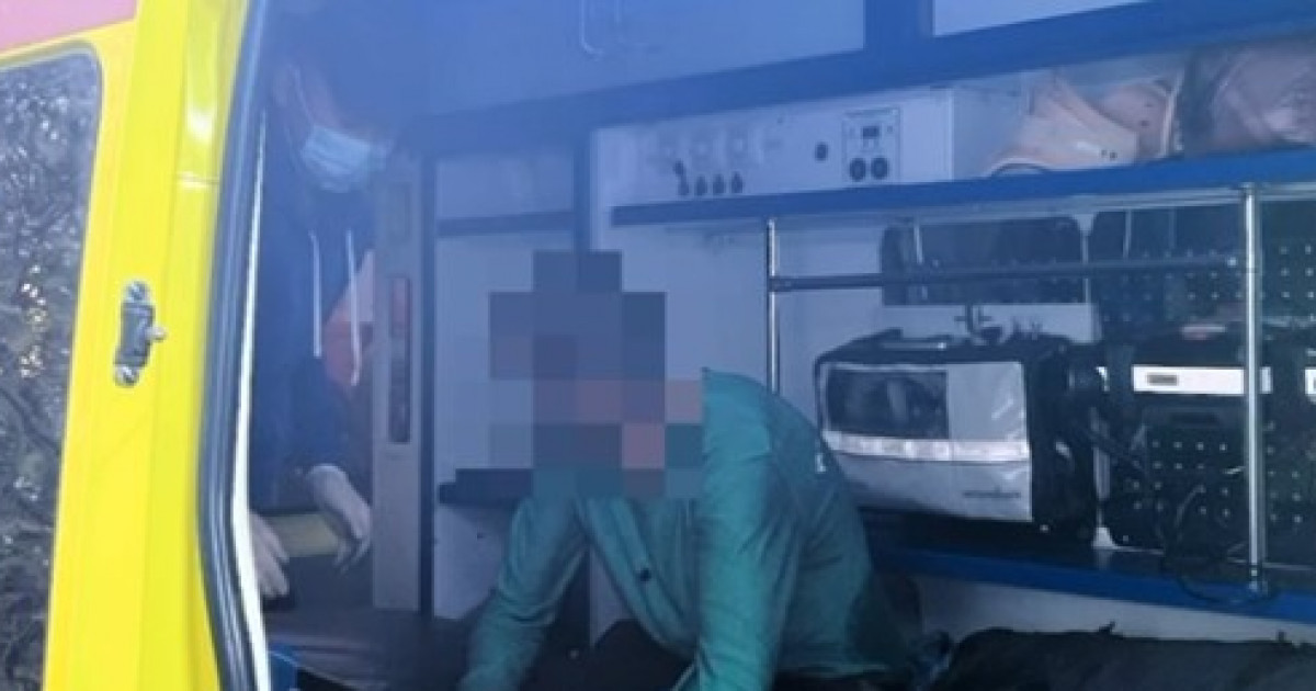 Өрт сөндірушілер жанып жатқан пәтерге кіріп, үй иесін құтқарып қалды