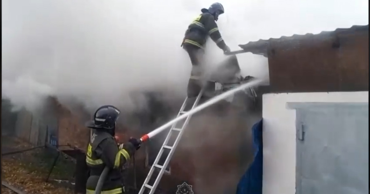 Өскеменде құтқарушылар тұрғын үйдегі өртпен арпалысты