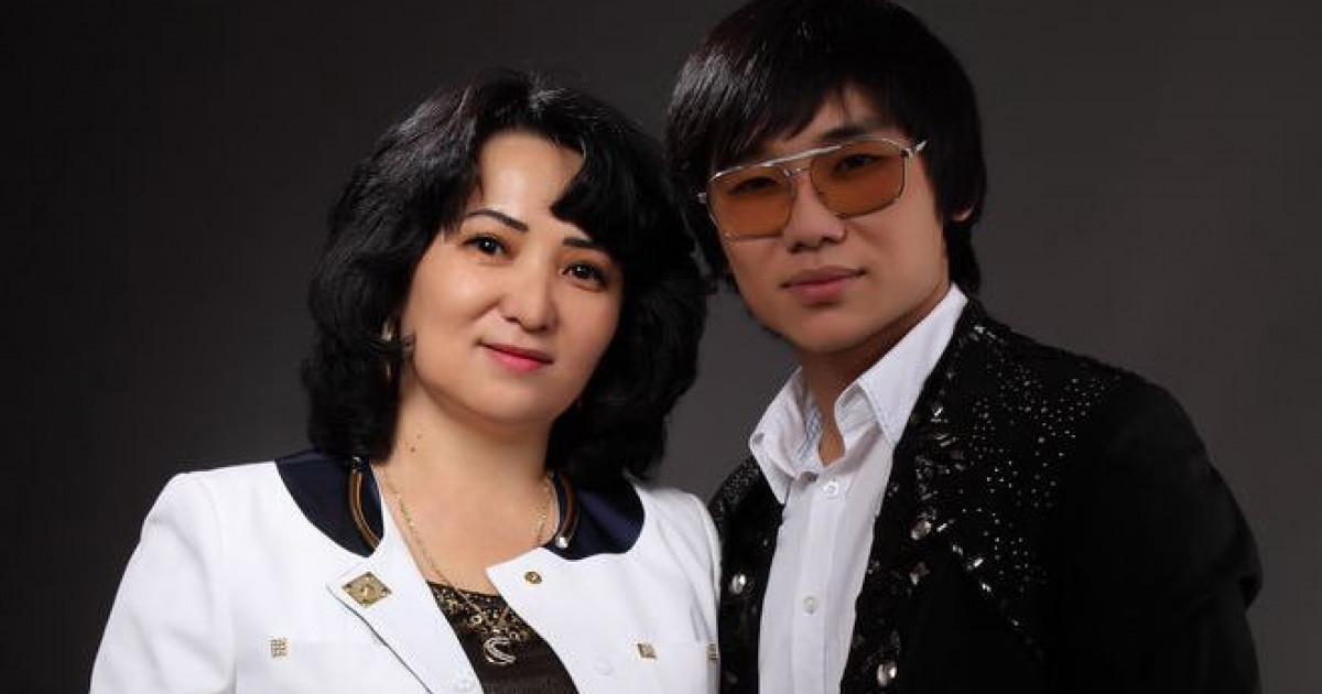 «Саунаға келіп, ән айтып кет!»: Қайрат Нұртастың анасы баласына неге тыйым салғанын айтты