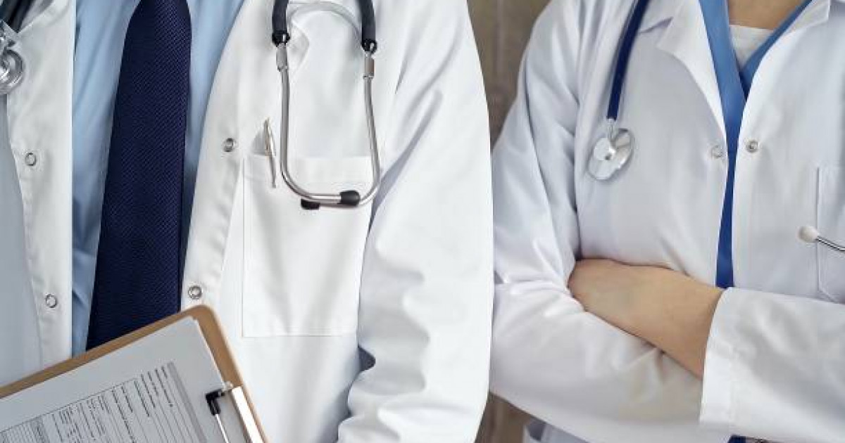 «Адам көп жүретін жерге бармаңыздар!»: дәрігер қазір тарап жатқан вирус жайлы ескертті