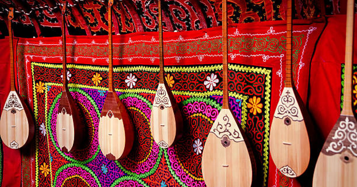 Домбыраның екі әлемі: шертпе мен төкпе дәстүрінің айырмашылығын білесіз бе?