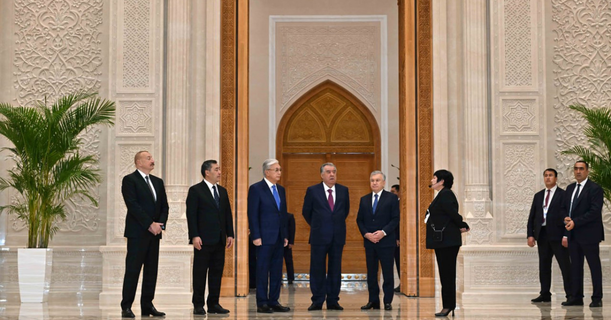 Президент Ташкенттегі Осман сахабаның Құраны сақталған орталыққа барды