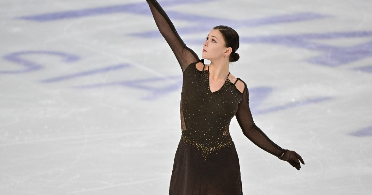 Тарихи медаль: Мәнерлеп сырғанаушы Софья Самоделкина халықаралық додада күміс жүлде иеленді