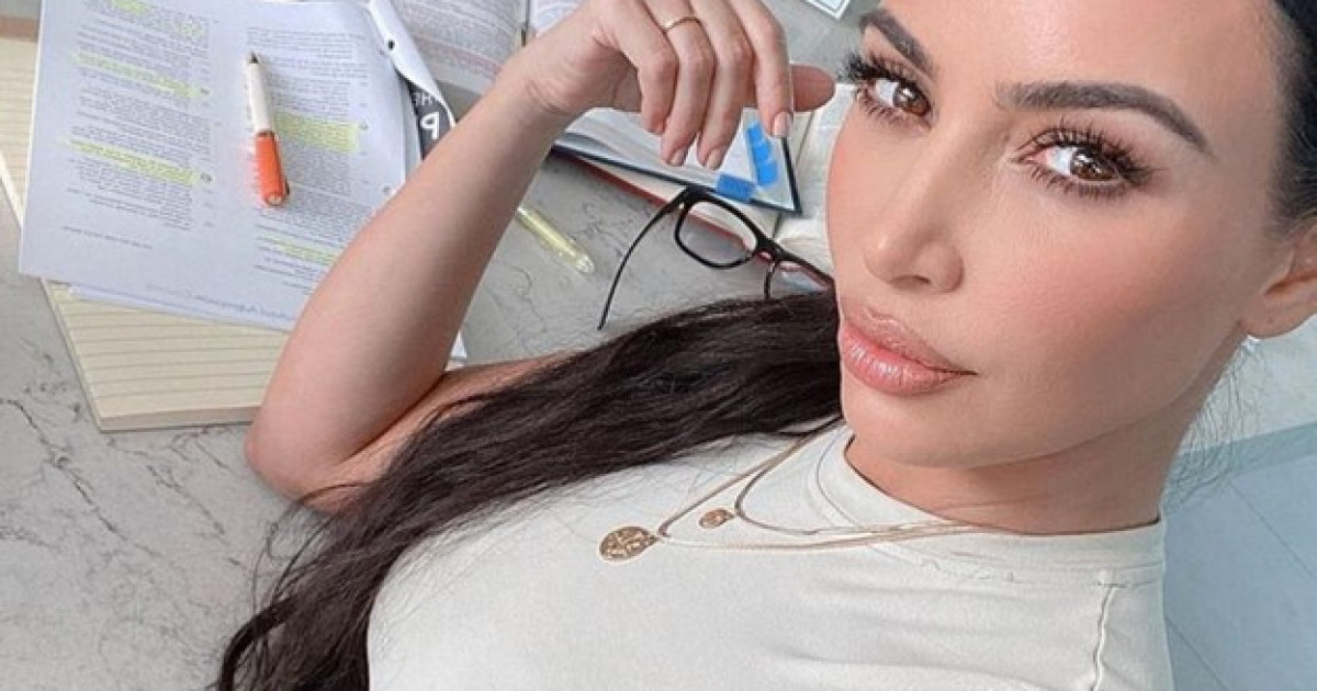 Университет пен мектепте жазба жұмысы аудиторияда оқытушының қатаң бақылауымен өте бастады