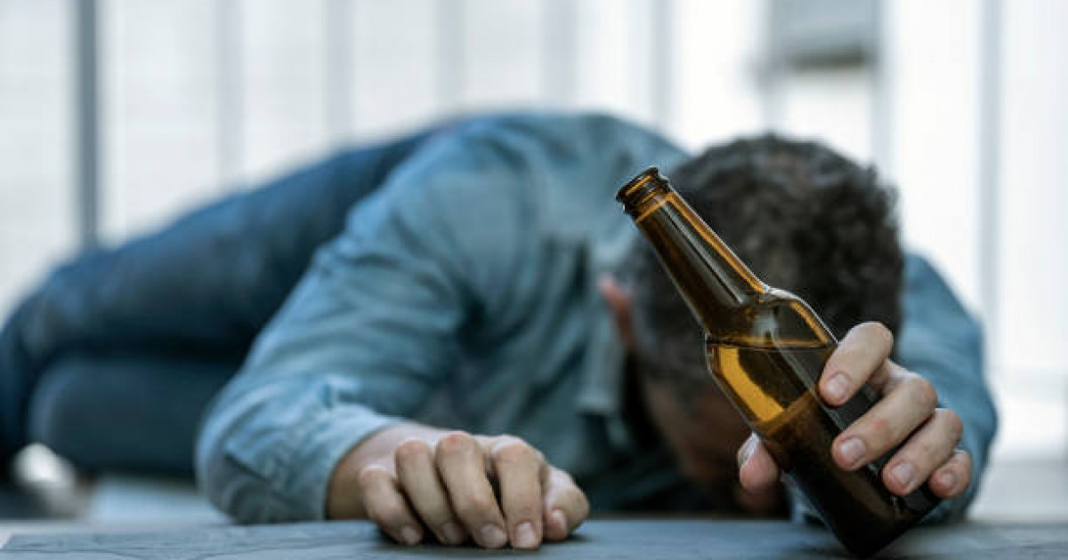 Астанада 45 жастағы мас адам кофехананың есігін бұзып кіргені үшін қамалды