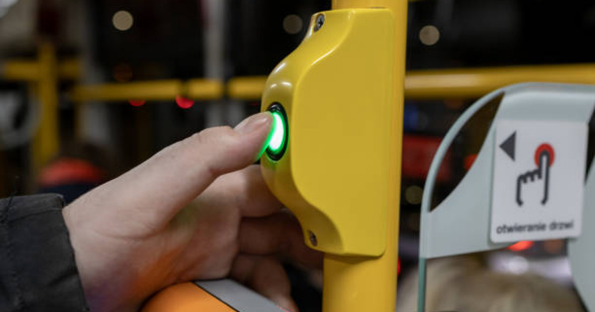 Автобустағы оқушы қыздың телефонын ұрлаған шетел азаматы ұсталды