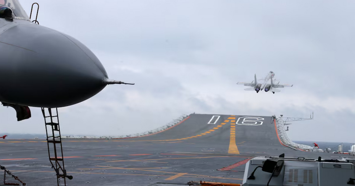 Қытай әскери ұшақтары жапон ұшақтарына қауіпті әрекет жасады