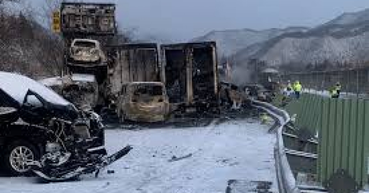 Жапонияда 50-ден астам көлік соқтығысып, ірі жол апаты болды