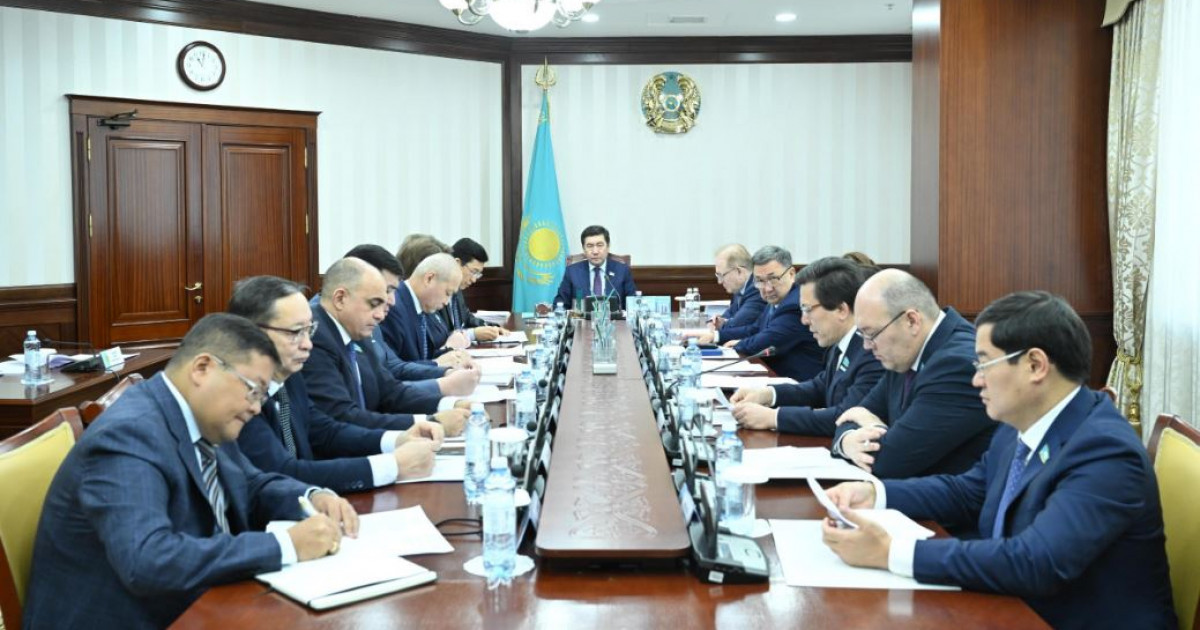 Энергия көздері туралы заңды қарайды