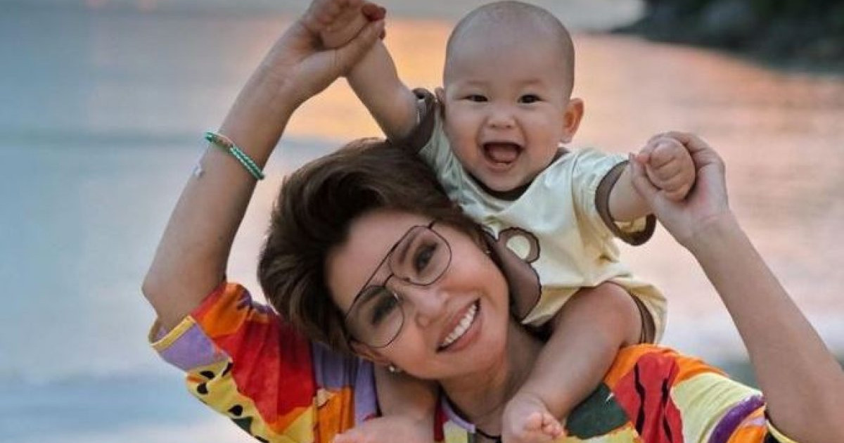 «Қандай ақылды!»: Роза Рымбаеваның немересі жұртты таңғалдырды (видео)