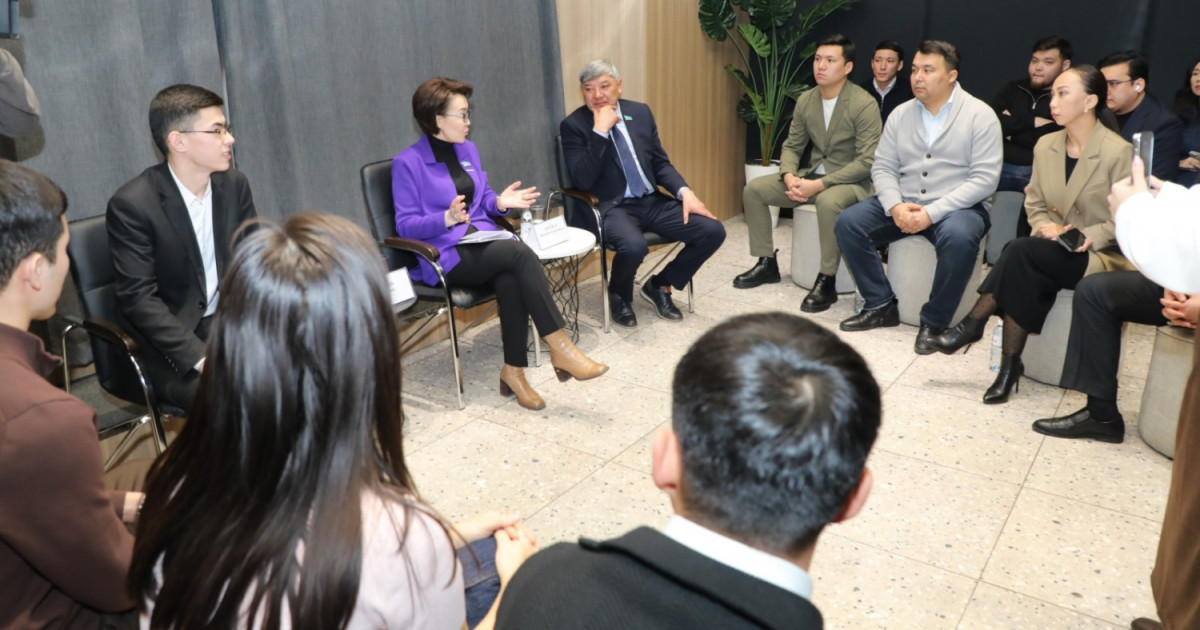 Алматы жастары жаңа Конституция жобасына қолдау білдірді