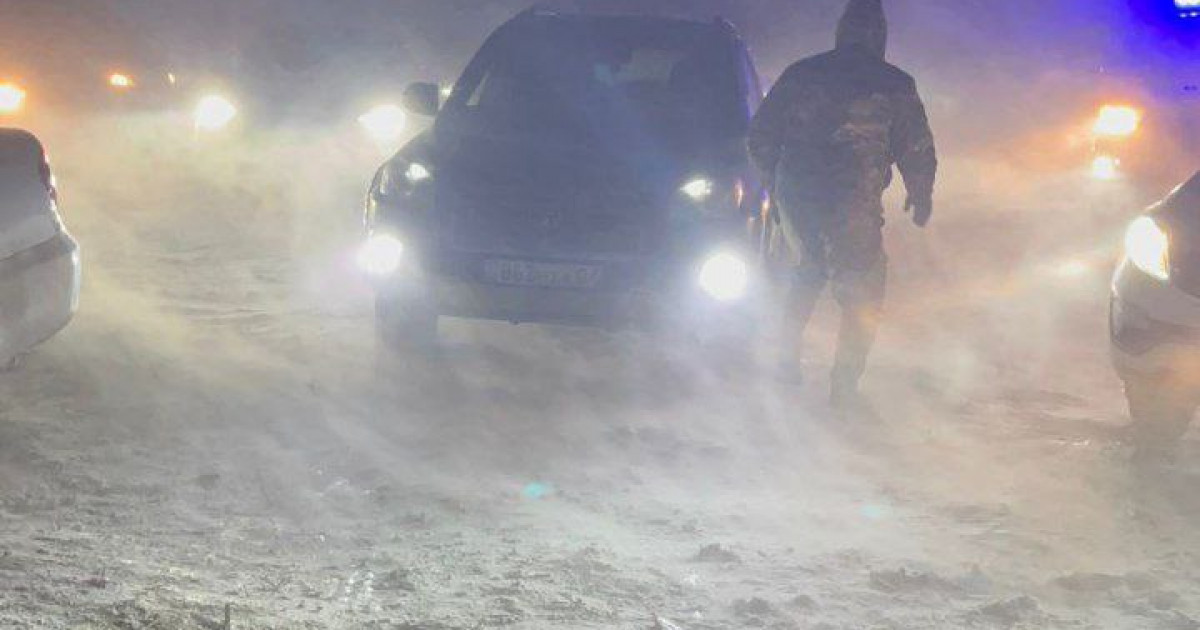 Қордай ауданында қар құрсауынан 50 жеңіл және 30 жүк автокөлігі шығарылды