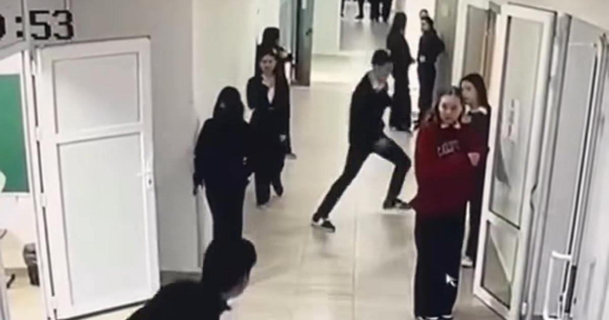 Құлсары қаласында мектепке балта алып келген оқушы ұсталды