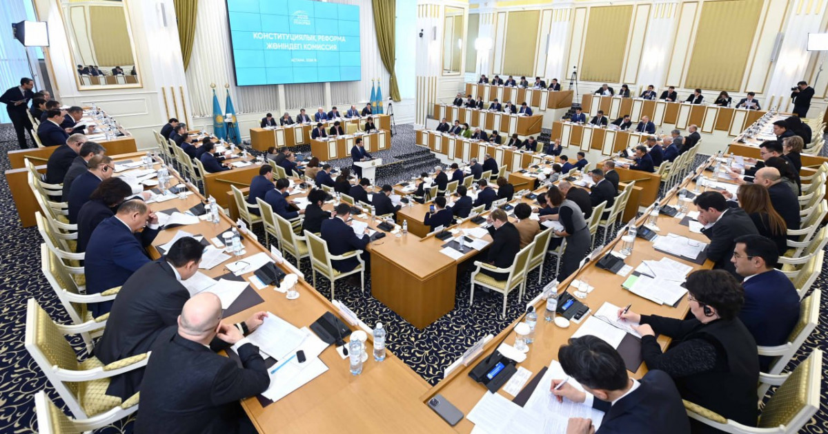 Конституциялық комиссияның кезекті отырысы өтіп жатыр