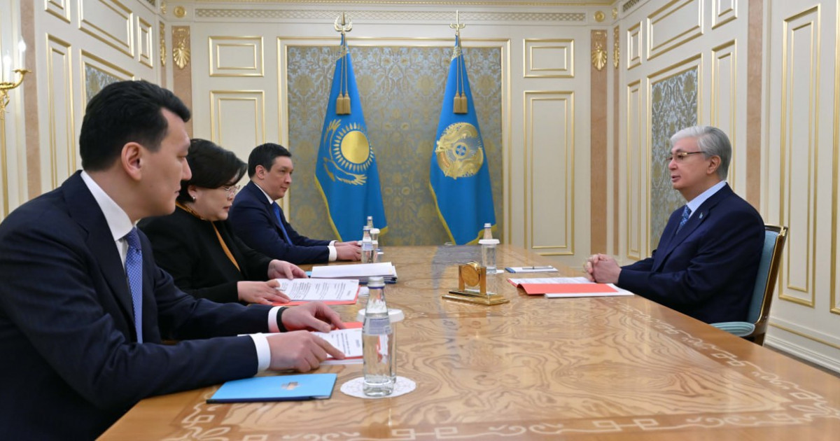 Президент Конституциялық комиссия жетекшілерімен жұмыс кеңесін өткізді