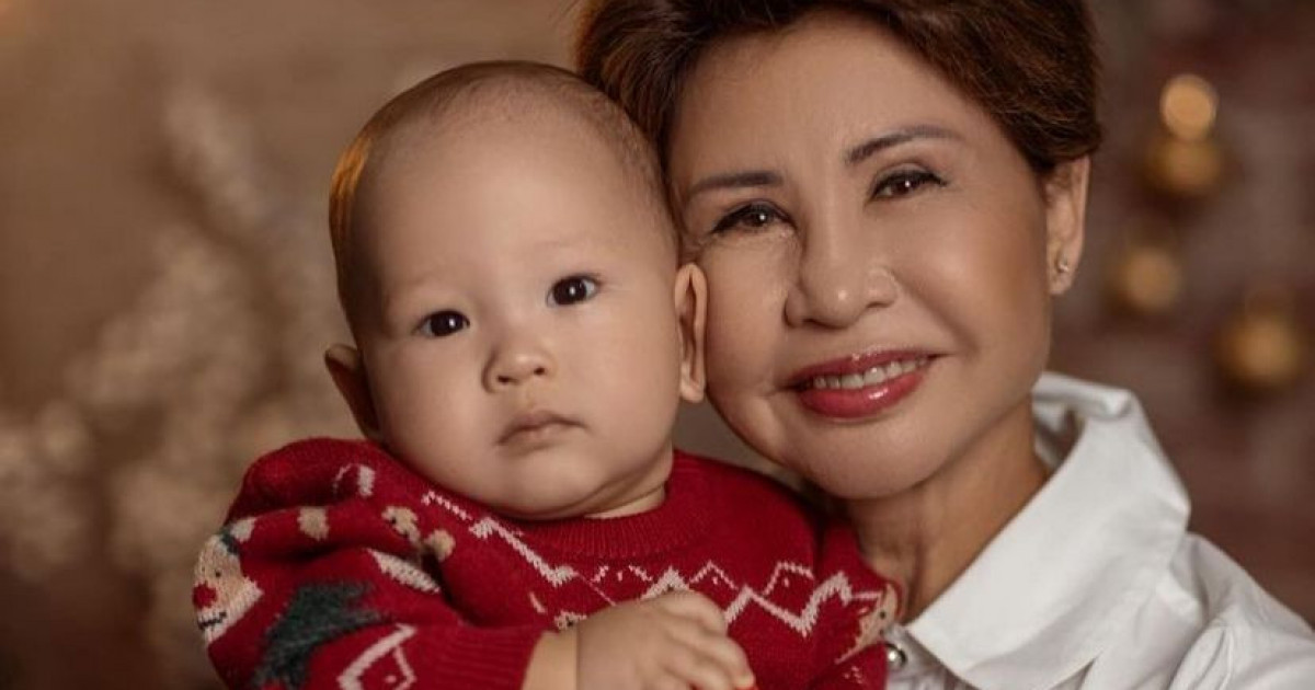 Роза Рымбаеваның немересі концертте халыққа бата берді (видео)