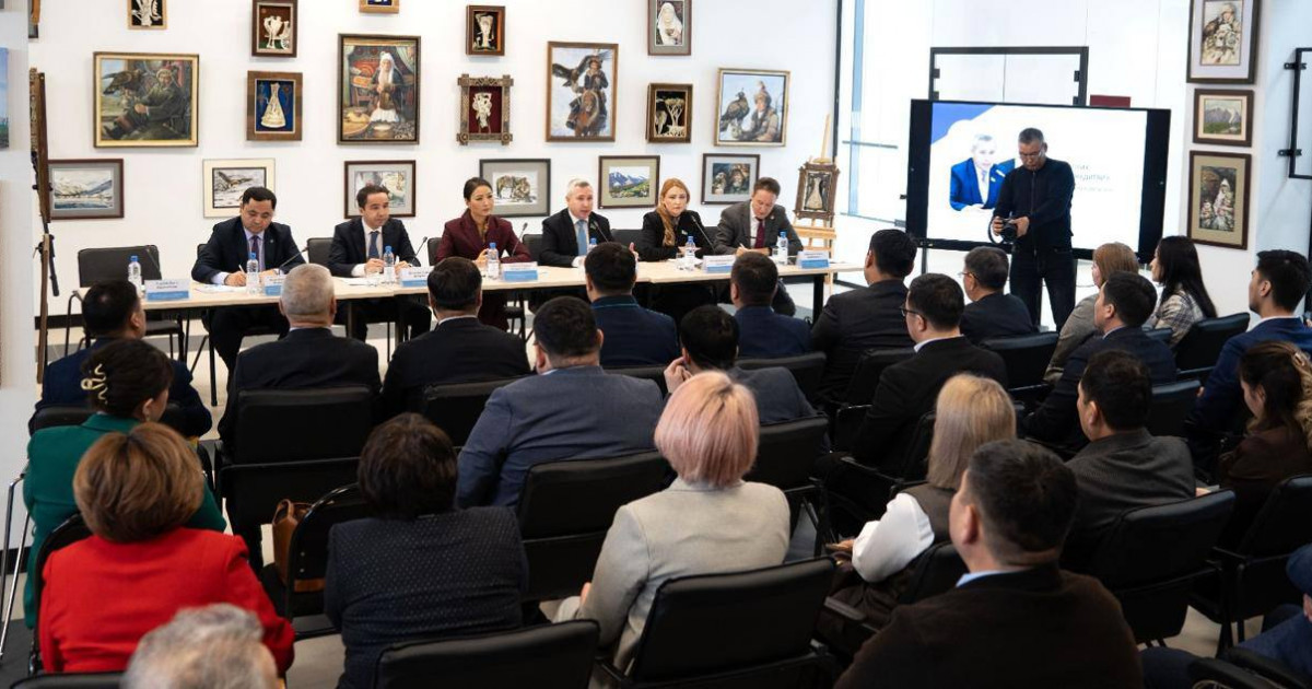 Жаңа Конституция жобасының негізгі ережелері мен жастардың рөлі талқыланды