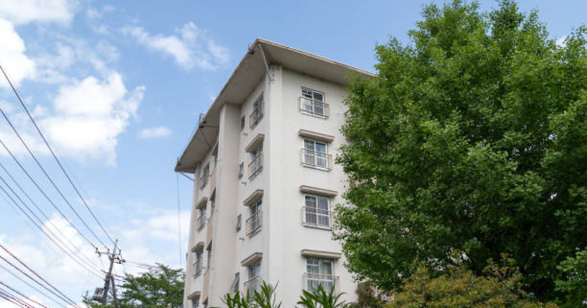 «Жансақтау бөлімінде жатыр»: тараздық ана өзінің екі сәбиін де бесінші қабаттың терезесінен лақтырып жіберген