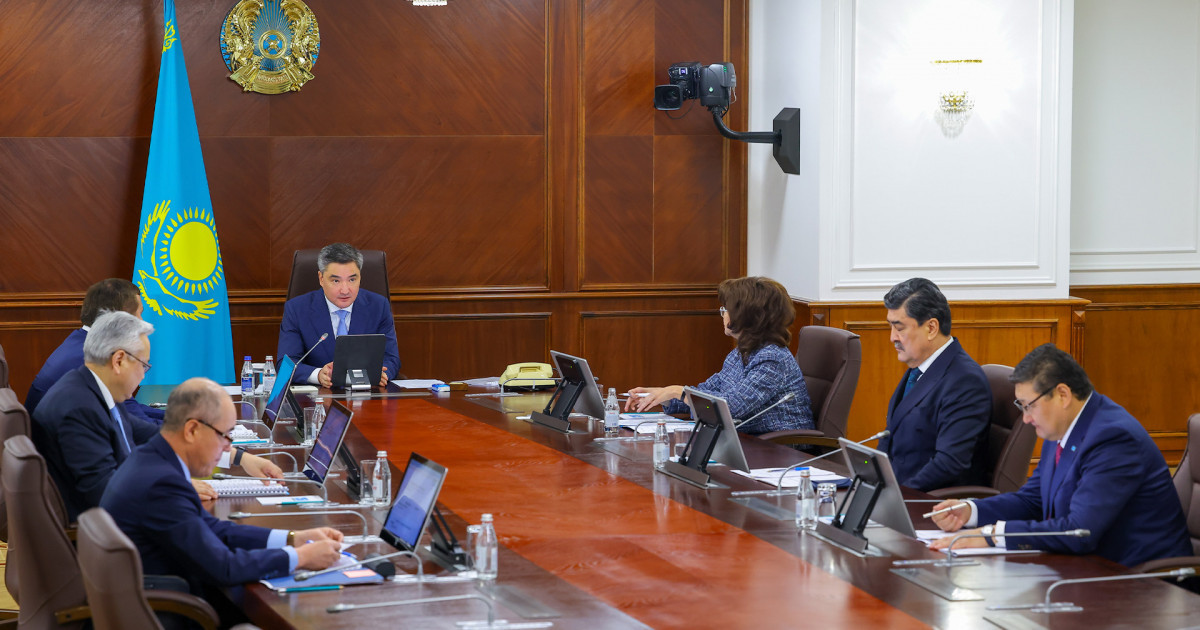 Олжас Бектенов Президенттің «Таза Қазақстан» бастамасын жүзеге асыру бойынша отырыс өткізді