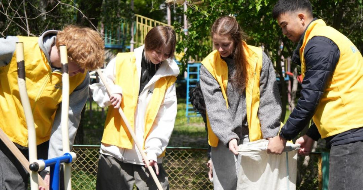 Өскеменде жастар «Сәулетай» саябағының аумағын тазалады