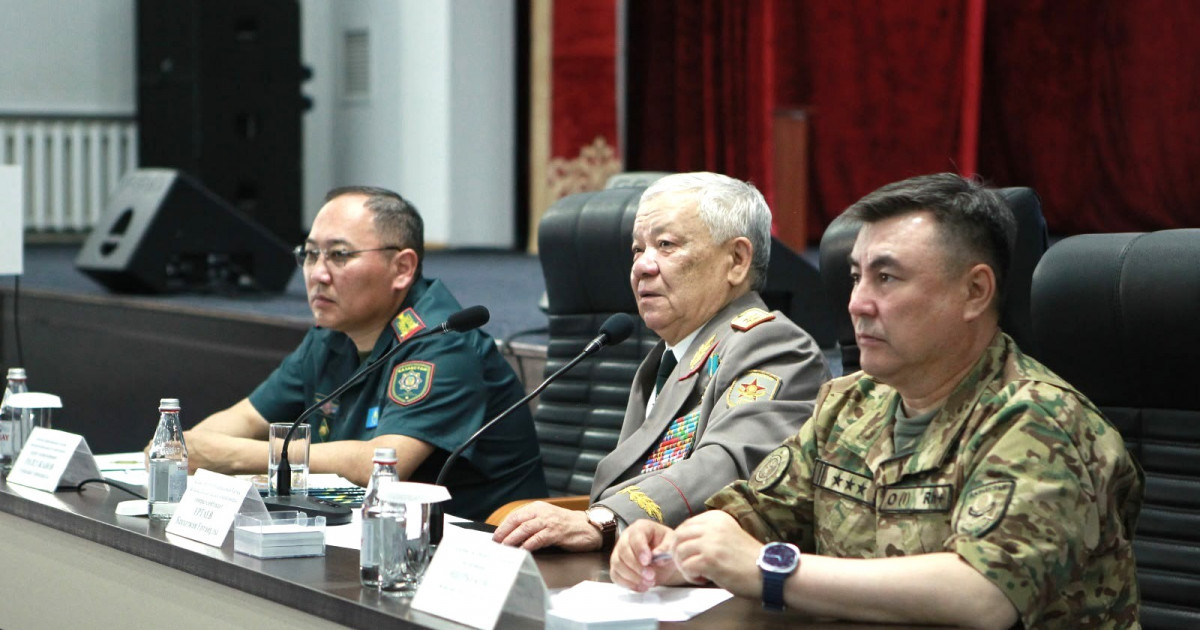 Халық Қаһарманы Бақытжан Ертаев Ұлттық ұланның жас сарбаздарымен кездесті