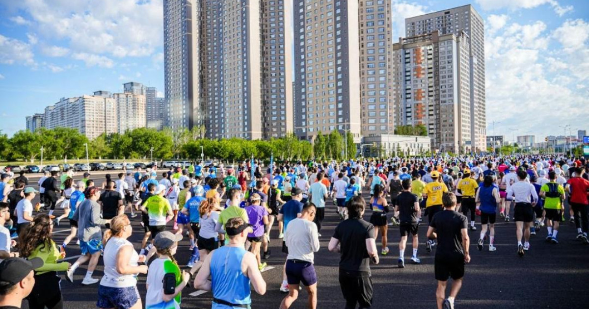 «Жүгіріп жүріп қоқыс жинады»: Astana Half Marathon-да ерекше акция өтті