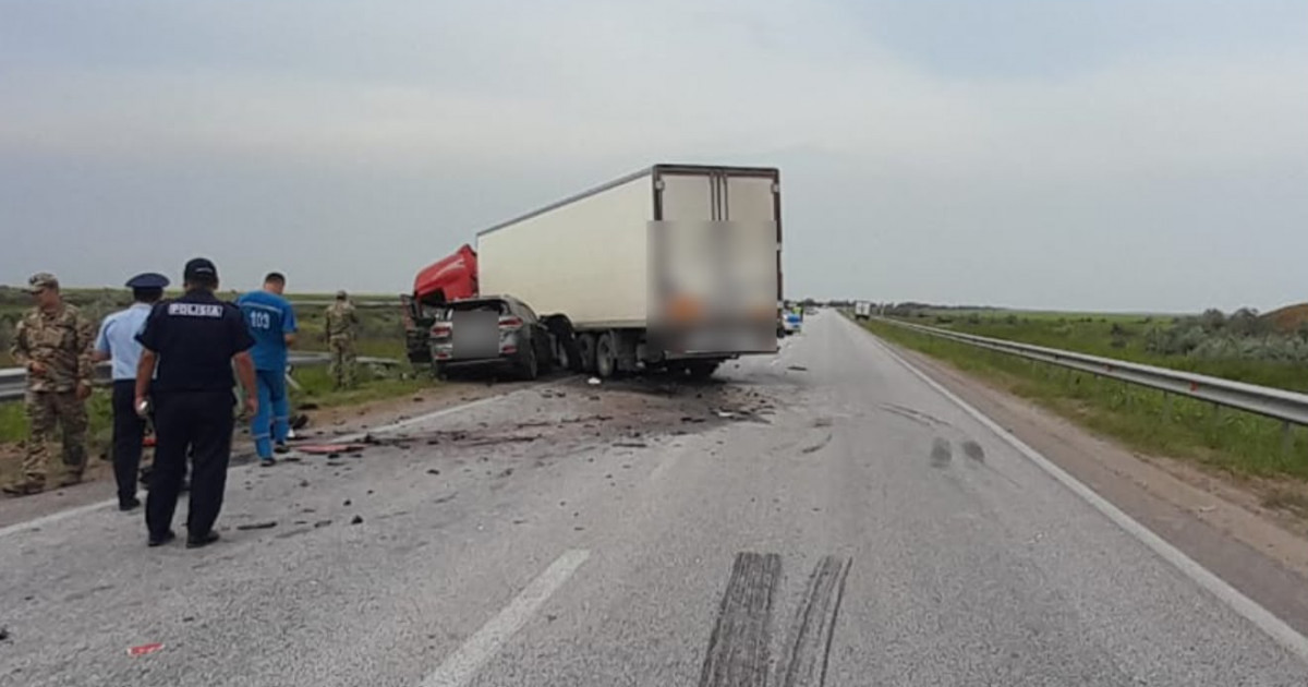 Қостанай облысында жеңіл автокөлік пен жүк көлігі соқтығысып, екі адам қаза тапты