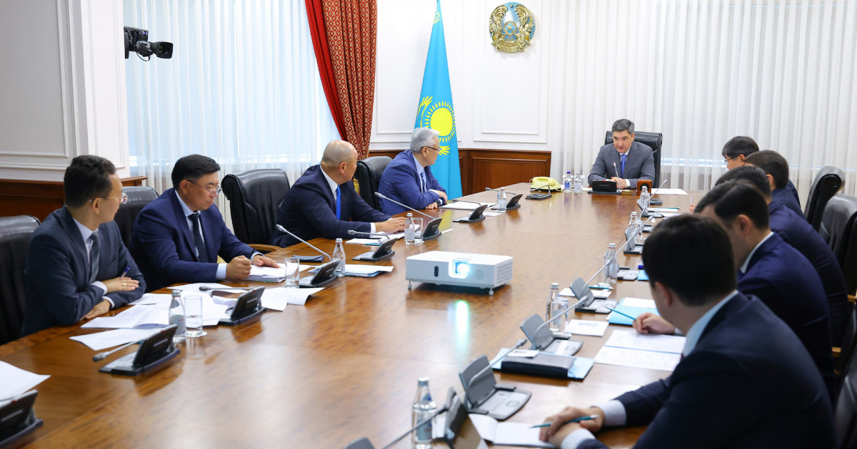 Олжас Бектенов кәсіпкерлікті дамыту және салық реформасының нәтижелерін талқылады