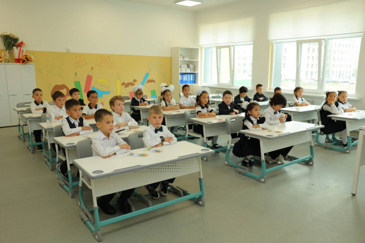 Әйеліммен топтық порно видео Жалаңаш әйелдер саяжайда демалып жатыр