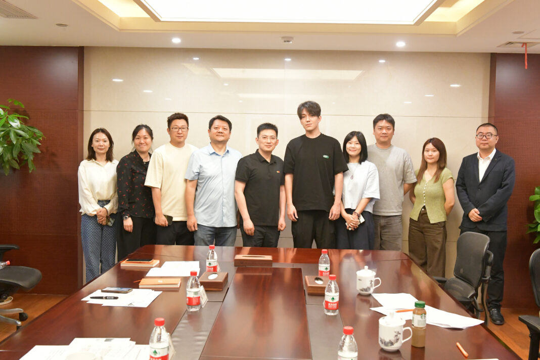 Ұйықтап жатқан балапанды трахнала онлайн порно