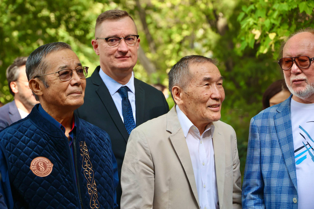 Досым бөлісті