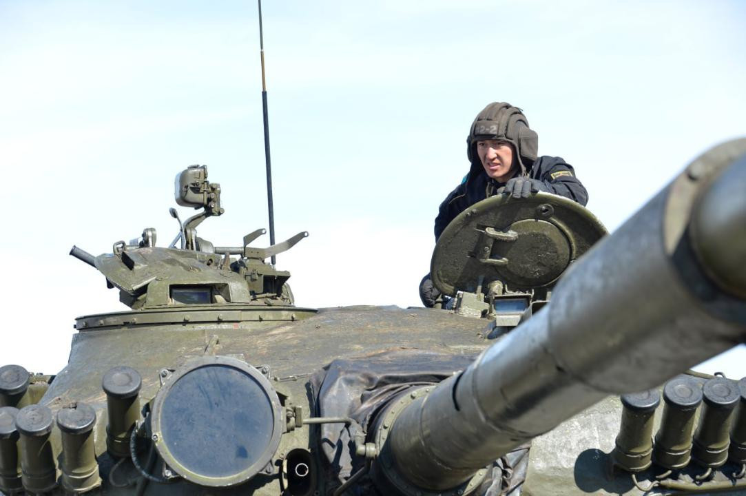 Дикстері бар тартылған қыздар Дикстері бар тартылған қыздар