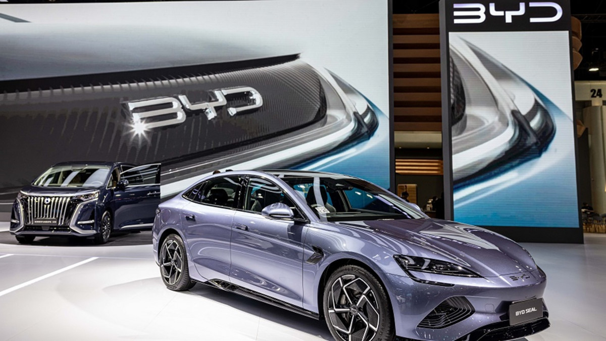 Порно видео: Әкесі мылқау қызын орысша трахает Толық әйелдермен порно видео