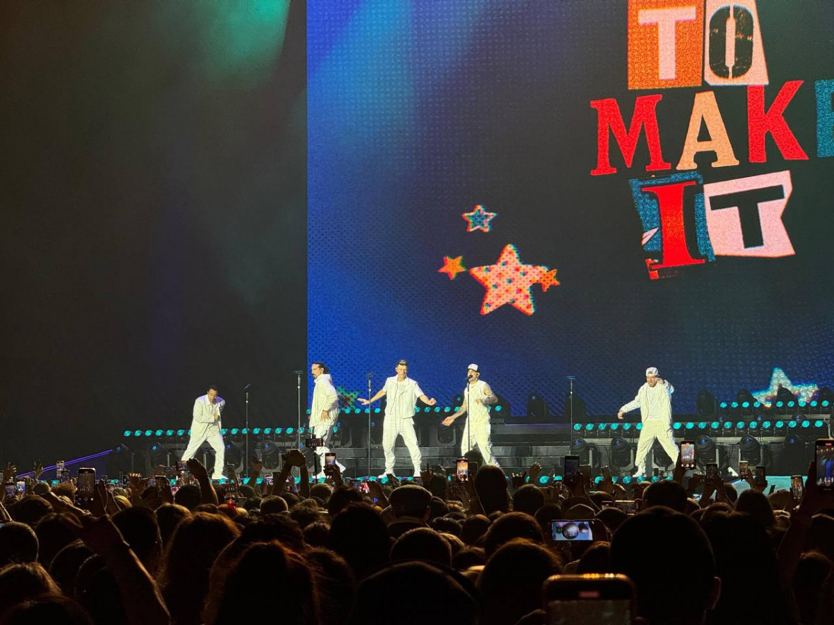 Саунаға стриптизші шақырылды (порно видео) Крахмал мүшесі