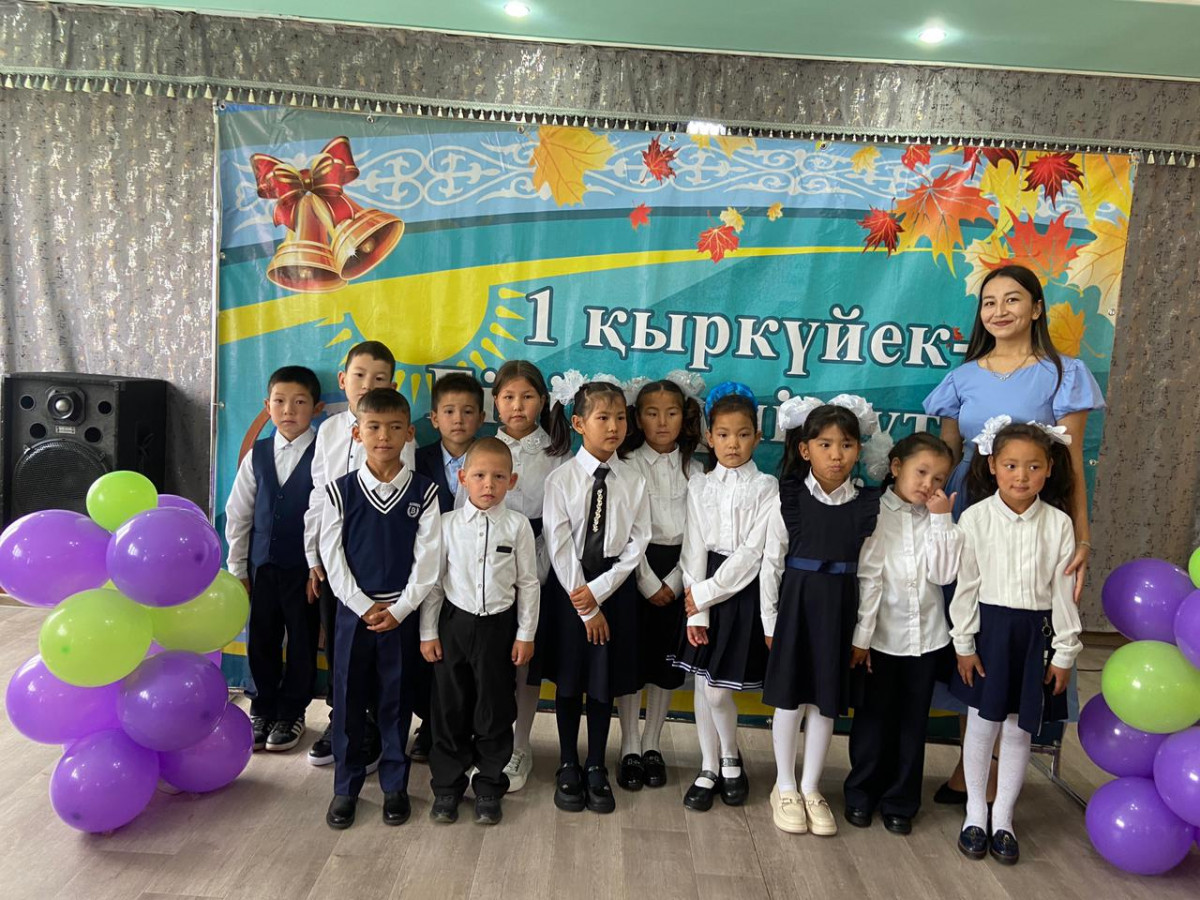 Жалаңаш қарт жазғы тұрғындардың суреттері