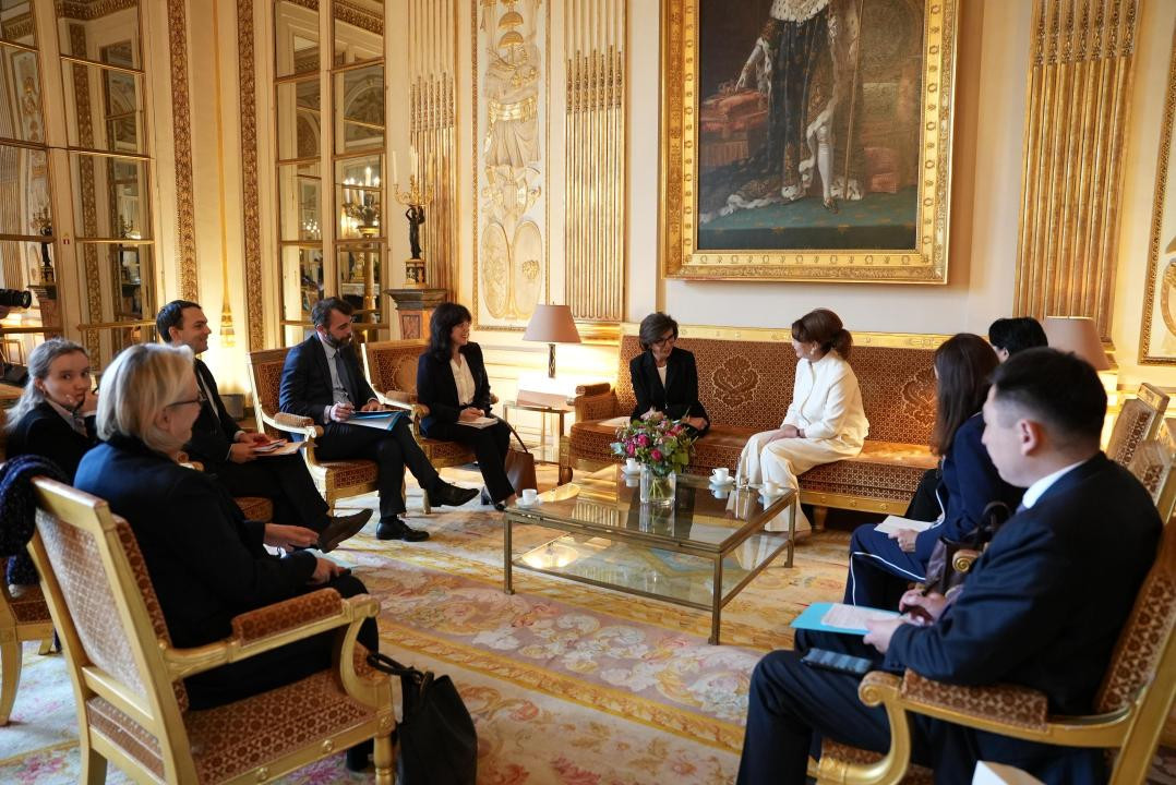 Интернеттегі дәретханадағы секс Порно 2011 аққұбалармен және азиялықтармен