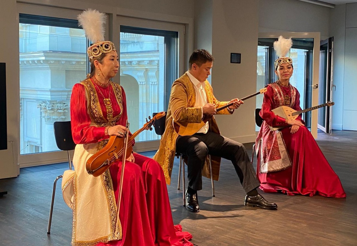 Ретро ит стиліндегі порно