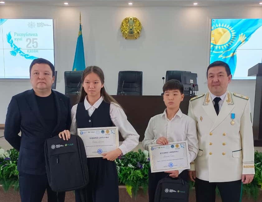 Балапанды порно видеоны жалауға мәжбүрлеген Онлайн порно телехабар