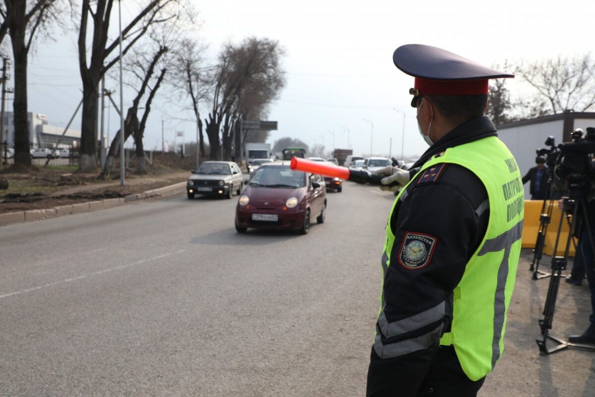 Учаскелік полицейді сүйреп кетті