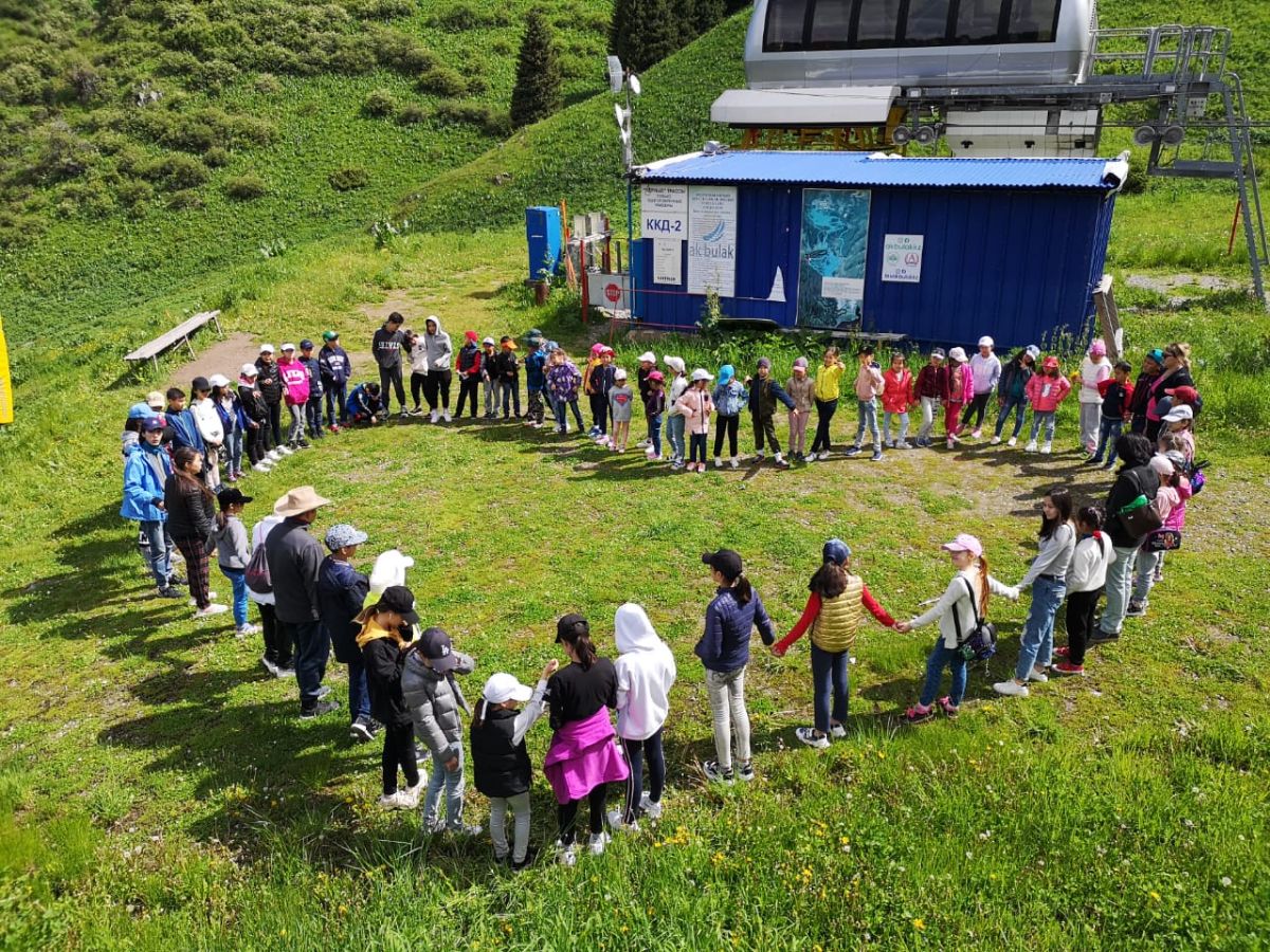 Жазғы демалыста балалар қандай лагерьлерге бара алады?