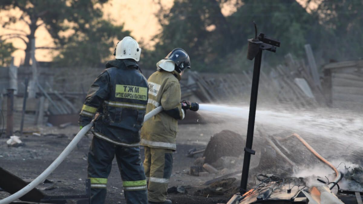 БҚО-да найзағай бүтін бір ауылды өртеп жібере жаздады