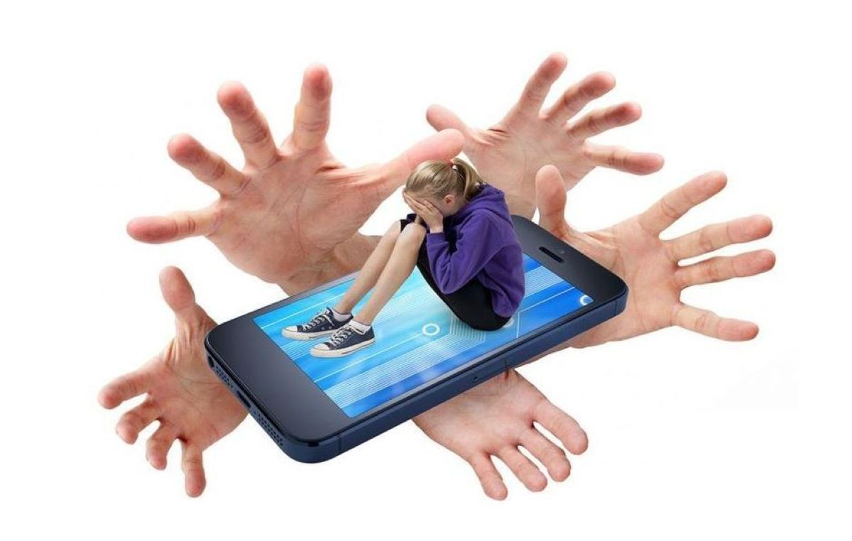 Орындықтың аяғына оның пизда порно видеосымен отырды